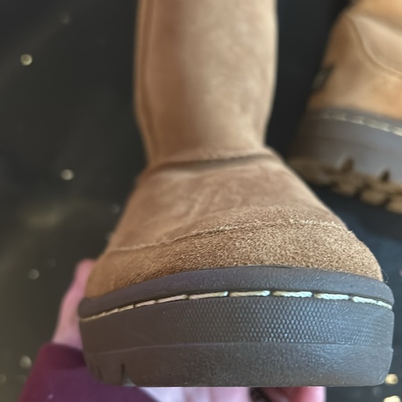 UGG Boots - Picture 3 of 9